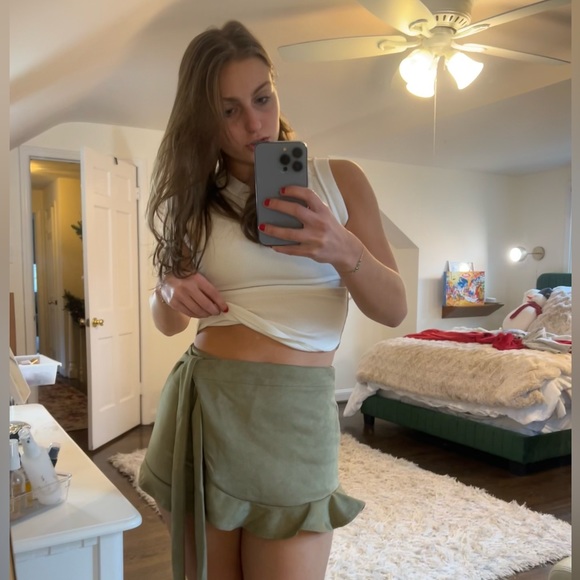 Skirt/skort green with tie never worn with tags small - Picture 2 of 4